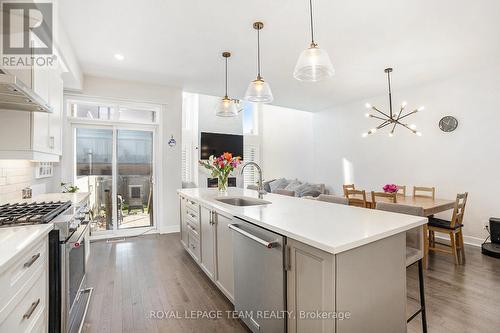 284 Dolce Crescent, Ottawa, ON - Indoor Photo Showing Kitchen With Upgraded Kitchen