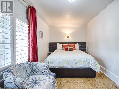 6039 Symmes Street, Niagara Falls, ON - Indoor Photo Showing Bedroom