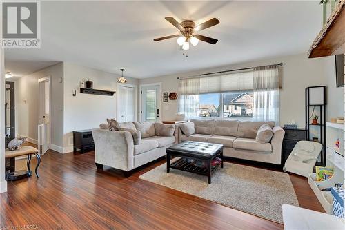 6 Woodhouse Avenue, Port Dover, ON - Indoor Photo Showing Living Room