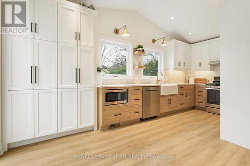 34 Bridle Park Drive, Ottawa, ON - Indoor Photo Showing Kitchen