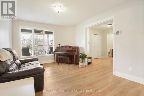 34 Bridle Park Drive, Ottawa, ON - Indoor Photo Showing Living Room