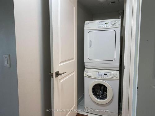 1210-1070 Sheppard Ave W, Toronto, ON - Indoor Photo Showing Laundry Room