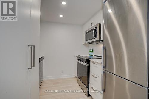 335 - 30 Tretti Way, Toronto, ON - Indoor Photo Showing Kitchen