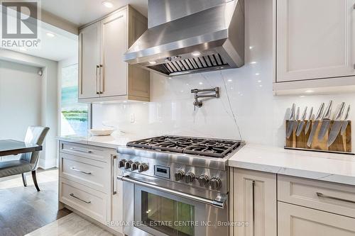 16 Humber Trail, Caledon, ON - Indoor Photo Showing Kitchen With Upgraded Kitchen