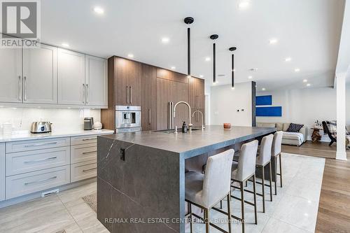 16 Humber Trail, Caledon, ON - Indoor Photo Showing Kitchen With Upgraded Kitchen