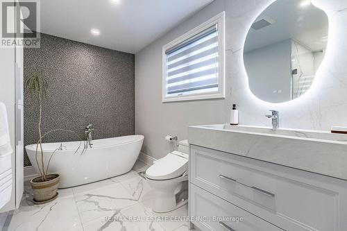 16 Humber Trail, Caledon, ON - Indoor Photo Showing Bathroom