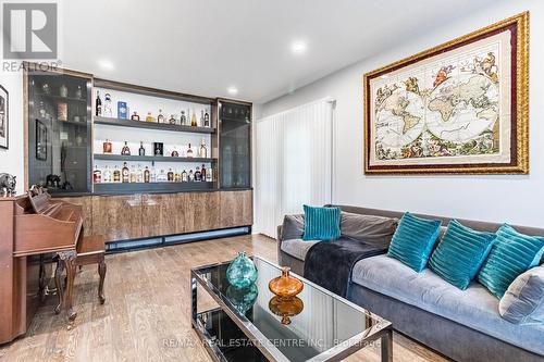 16 Humber Trail, Caledon, ON - Indoor Photo Showing Living Room