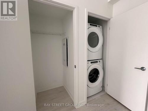 330 - 181 Sheppard Avenue E, Toronto, ON - Indoor Photo Showing Laundry Room