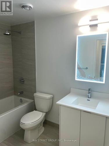 330 - 181 Sheppard Avenue E, Toronto, ON - Indoor Photo Showing Bathroom