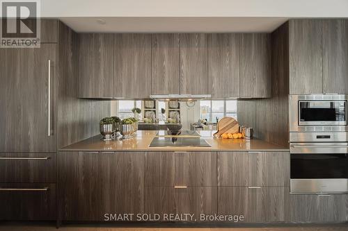 1903 - 609 Avenue Road, Toronto, ON - Indoor Photo Showing Kitchen