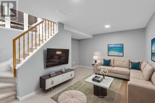 1072 Brasseur Crescent, Ottawa, ON - Indoor Photo Showing Living Room