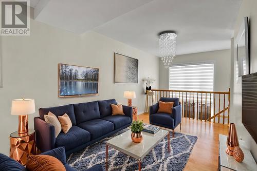 1072 Brasseur Crescent, Ottawa, ON - Indoor Photo Showing Living Room