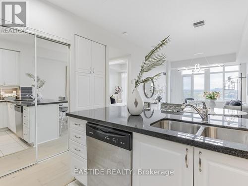 607 - 131 Upper Duke Crescent, Markham, ON - Indoor Photo Showing Kitchen With Double Sink