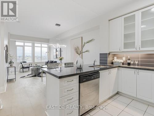 607 - 131 Upper Duke Crescent, Markham, ON - Indoor Photo Showing Kitchen