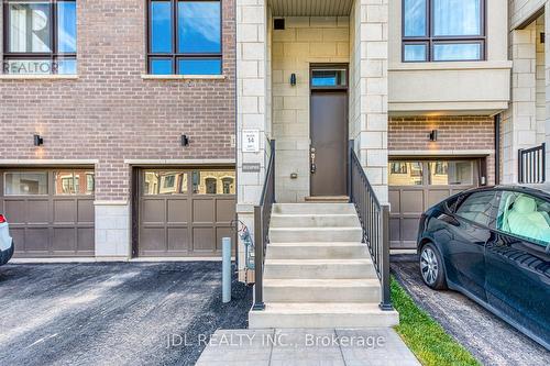 1328 Kaniv Street, Oakville, ON - Outdoor