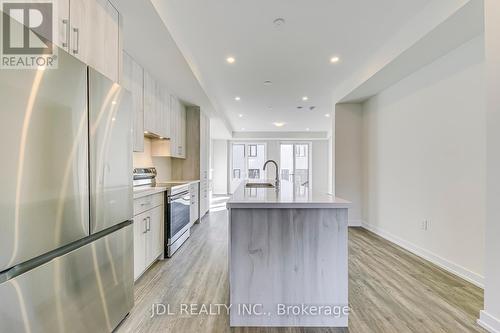 1328 Kaniv Street, Oakville, ON - Indoor Photo Showing Kitchen With Upgraded Kitchen