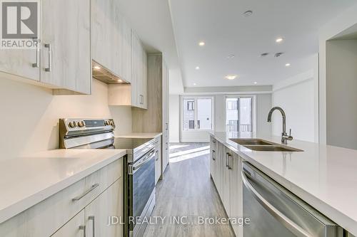 1328 Kaniv Street, Oakville, ON - Indoor Photo Showing Kitchen With Double Sink With Upgraded Kitchen