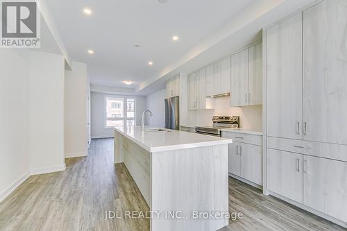 1328 Kaniv Street, Oakville, ON - Indoor Photo Showing Kitchen With Upgraded Kitchen