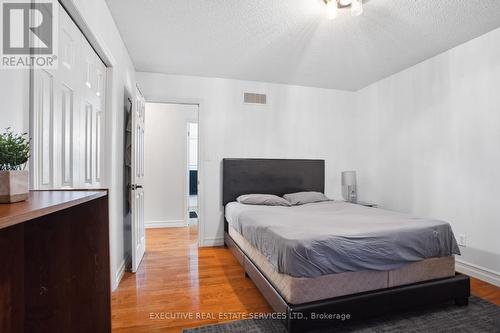 3070 Meadowgate Boulevard, London, ON - Indoor Photo Showing Bedroom