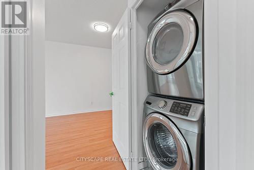 202 - 5500 Yonge Street, Toronto, ON - Indoor Photo Showing Laundry Room