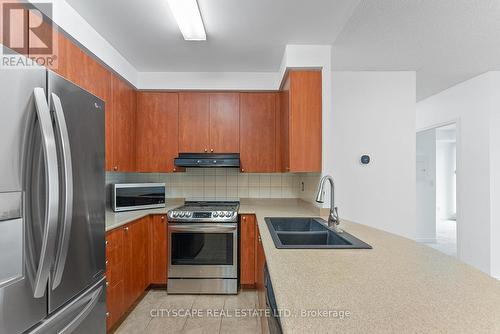 202 - 5500 Yonge Street, Toronto, ON - Indoor Photo Showing Kitchen With Double Sink