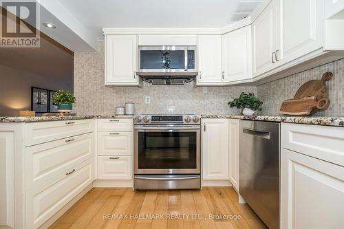 112 - 362 The East Mall, Toronto, ON - Indoor Photo Showing Kitchen With Upgraded Kitchen