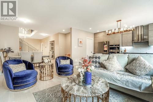 829 Sendero Way, Ottawa, ON - Indoor Photo Showing Living Room