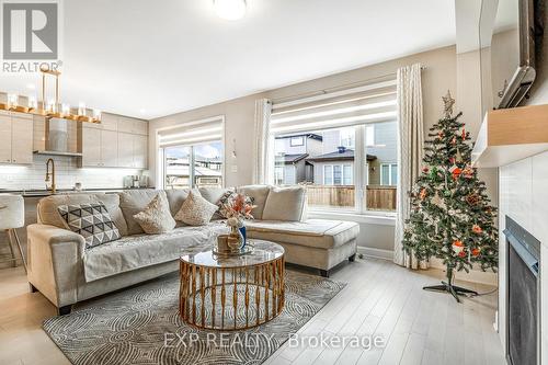 829 Sendero Way, Ottawa, ON - Indoor Photo Showing Living Room