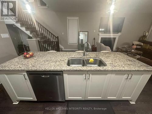 2846 Grand Canal Street, Ottawa, ON - Indoor Photo Showing Kitchen With Double Sink With Upgraded Kitchen