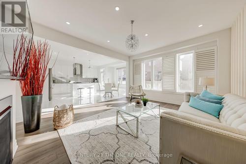 37 Crimson King Way, East Gwillimbury, ON - Indoor Photo Showing Living Room