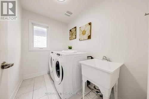 37 Crimson King Way, East Gwillimbury, ON - Indoor Photo Showing Laundry Room