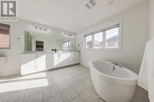 37 Crimson King Way, East Gwillimbury, ON - Indoor Photo Showing Bathroom