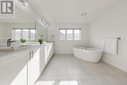 37 Crimson King Way, East Gwillimbury, ON - Indoor Photo Showing Bathroom