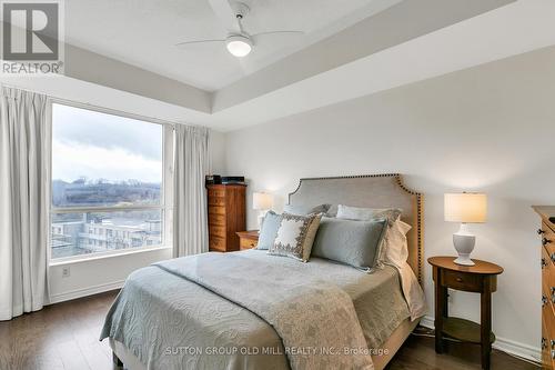 713 - 2662 Bloor Street W, Toronto, ON - Indoor Photo Showing Bedroom