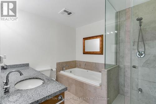 713 - 2662 Bloor Street W, Toronto, ON - Indoor Photo Showing Bathroom