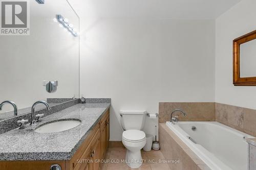 713 - 2662 Bloor Street W, Toronto, ON - Indoor Photo Showing Bathroom