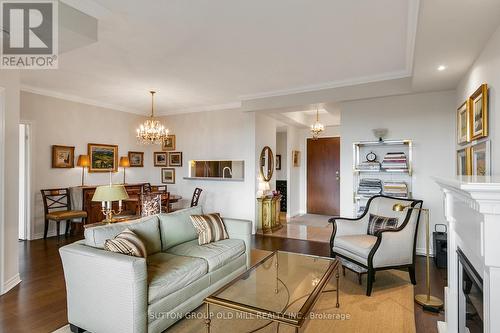 713 - 2662 Bloor Street W, Toronto, ON - Indoor Photo Showing Living Room