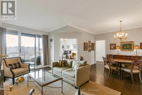 713 - 2662 Bloor Street W, Toronto, ON - Indoor Photo Showing Living Room