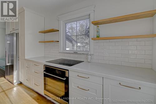 206 Napier Street, Barrie, ON - Indoor Photo Showing Kitchen