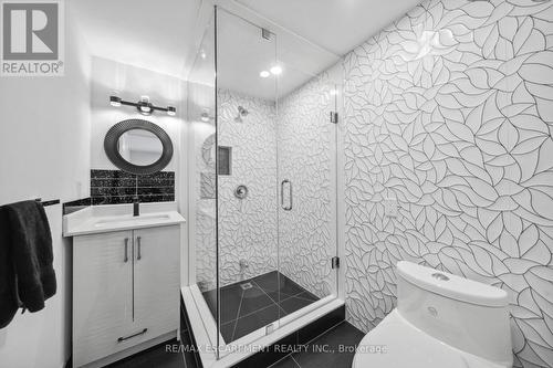 1569 Glenburnie Road, Mississauga, ON - Indoor Photo Showing Bathroom