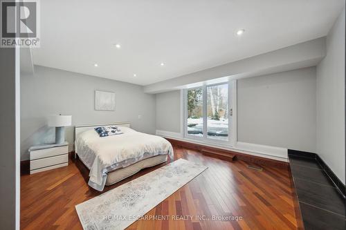 1569 Glenburnie Road, Mississauga, ON - Indoor Photo Showing Bedroom