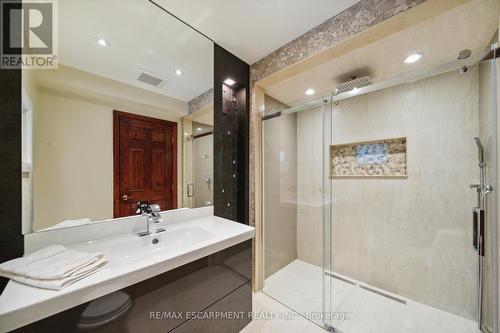 1569 Glenburnie Road, Mississauga, ON - Indoor Photo Showing Bathroom