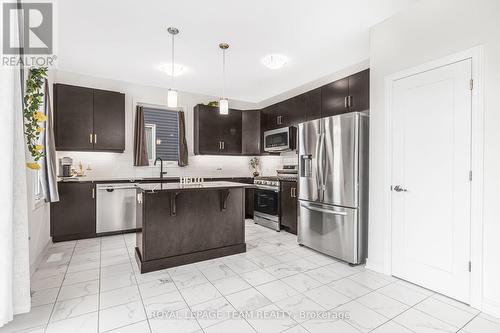 28 Seabert Drive, Arnprior, ON - Indoor Photo Showing Kitchen With Upgraded Kitchen