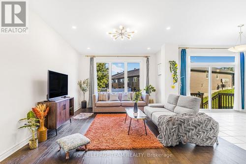 28 Seabert Drive, Arnprior, ON - Indoor Photo Showing Living Room