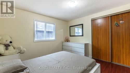 8 Hummingbird Court, Brampton, ON - Indoor Photo Showing Bedroom