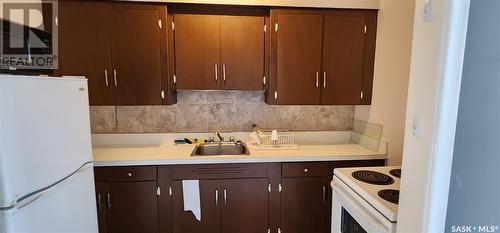 13 400 4Th Avenue N, Saskatoon, SK - Indoor Photo Showing Kitchen