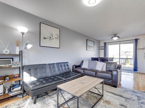 Salon - 112 Rue Des Pruches, Vaudreuil-Dorion, QC - Indoor Photo Showing Living Room