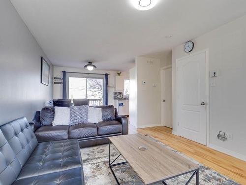 Salon - 112 Rue Des Pruches, Vaudreuil-Dorion, QC - Indoor Photo Showing Living Room