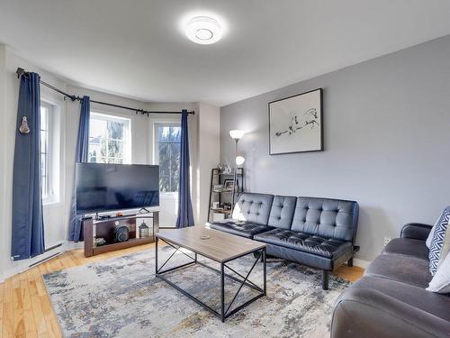 Salon - 112 Rue Des Pruches, Vaudreuil-Dorion, QC - Indoor Photo Showing Living Room