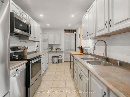 264 Currey Cres, Newmarket, ON - Indoor Photo Showing Kitchen With Double Sink